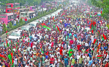 ‘এভাবেও ফিরে আসা যায়’: প্রিয় নেত্রীকে অভ্যর্থনা জানাতে জনতার ঢল