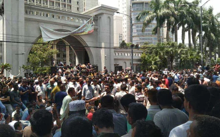 নগর ভবনের সামনে ইশরাকের সমর্থকদের টানা ছয় দিনের বিক্ষোভ