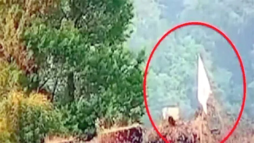 ‘সাদা পতাকা’ উড়াল ভারতীয় সেনারা, পাকিস্তানের তীব্র আক্রমণ