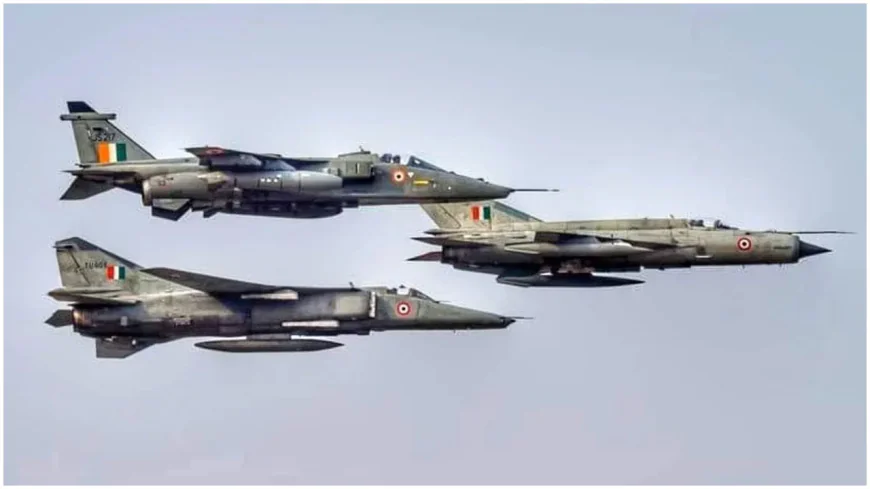 ভারত-শাসিত কাশ্মিরে একযোগে তিন যুদ্ধবিমান বিধ্বস্ত: রয়টার্স