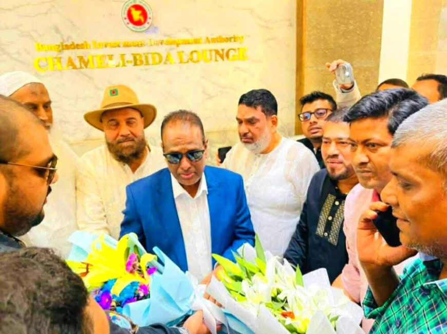 ১৫ বছর পর দেশে ফিরলেন হানিফ পরিবহনের মালিক মো. হানিফ