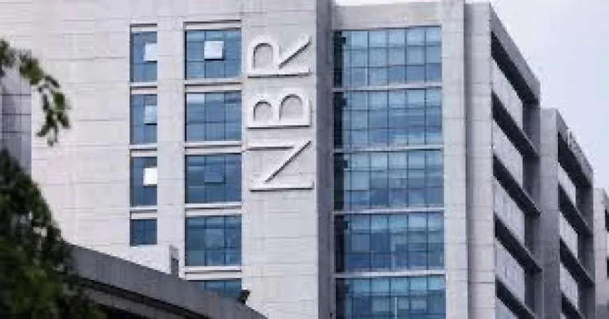 নিশিরাতের অধ্যাদেশ’ বাতিলের দাবীতে কাস্টমস ও আয়কর ক্যাডারদের কলম বিরতীর ১ম দিন