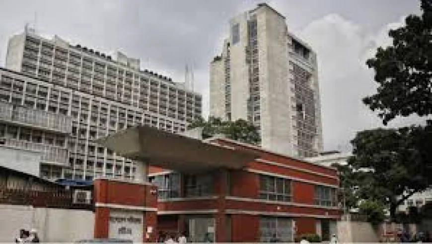 সচিব পদবি চান তৃতীয় শ্রেণির কর্মচারীরাও