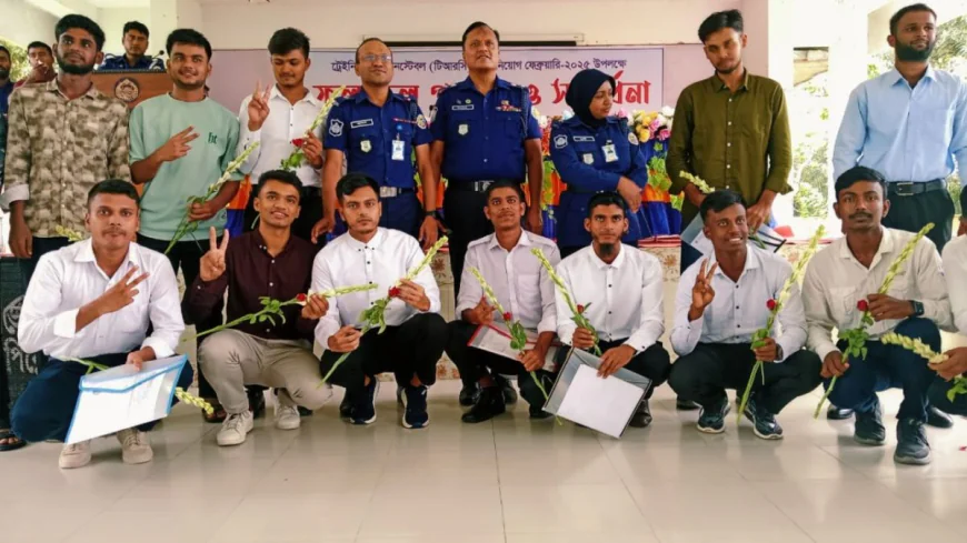 পিরোজপুরে ১২০ টাকায় পুলিশে চাকরি পেলেন ১৫ জন প্রার্থী