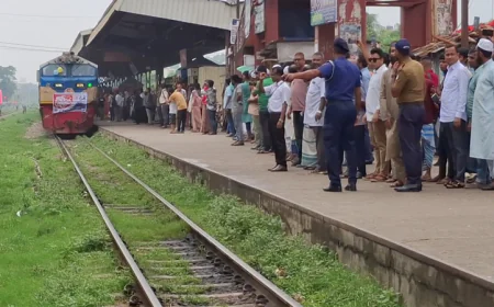 নরসিংদীতে ৩ আন্তঃনগর ট্রেনের যাত্রাবিরতির উদ্বোধন