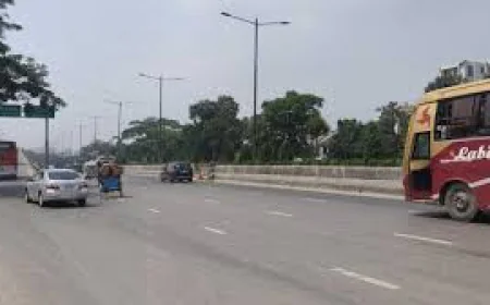 রাজধানী ঢাকা এখনও ফাঁকা, বাসে নেই ভিড়