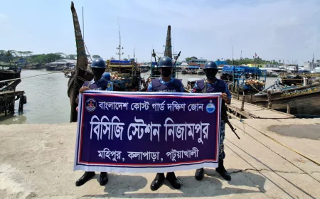 পটুয়াখালীতে তিনটি অবৈধ ট্রলিং বোট জব্দ করেছে কোস্ট গার্ড