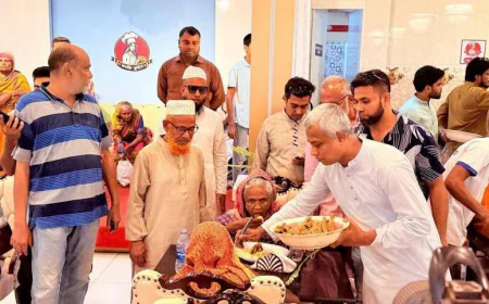 সুবিধা বঞ্চিত মানুষদের সাথে মধ্যাহ্নভোজে অনিন্দ্য ইসলাম অমিত