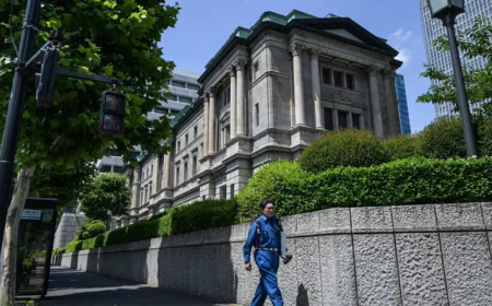 সুদের হার অপরিবর্তিত রাখলো ব্যাংক অব জাপান, বন্ড ক্রয় কমানোর ঘোষণা