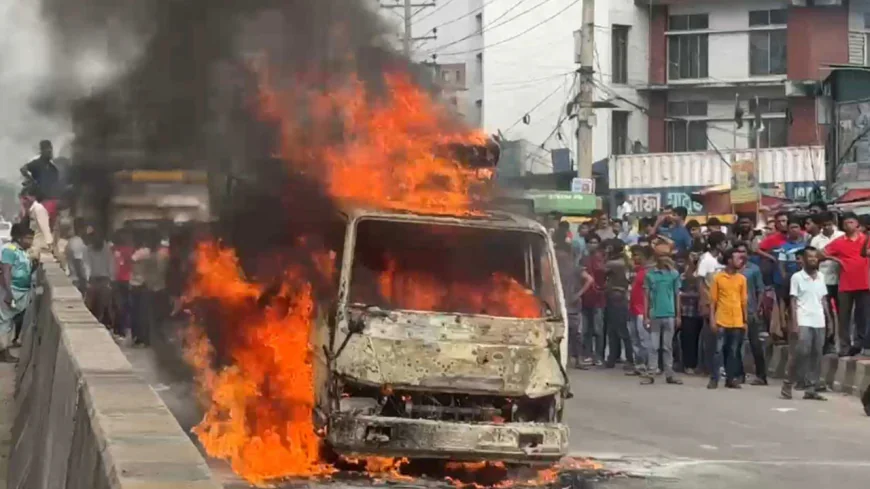 ঢাকা-টাঙ্গাইল মহাসড়কে চলন্ত পিকআপে আগুন