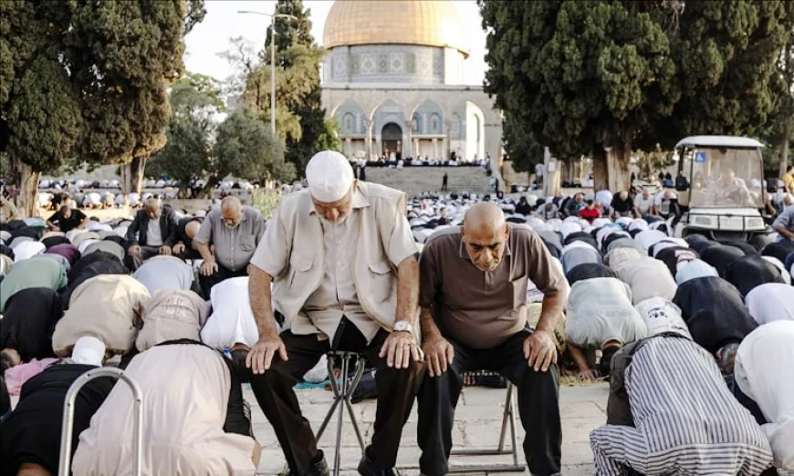 আল-আকসায় হাজারো ফিলিস্তিনির ঈদের নামাজ আদায়