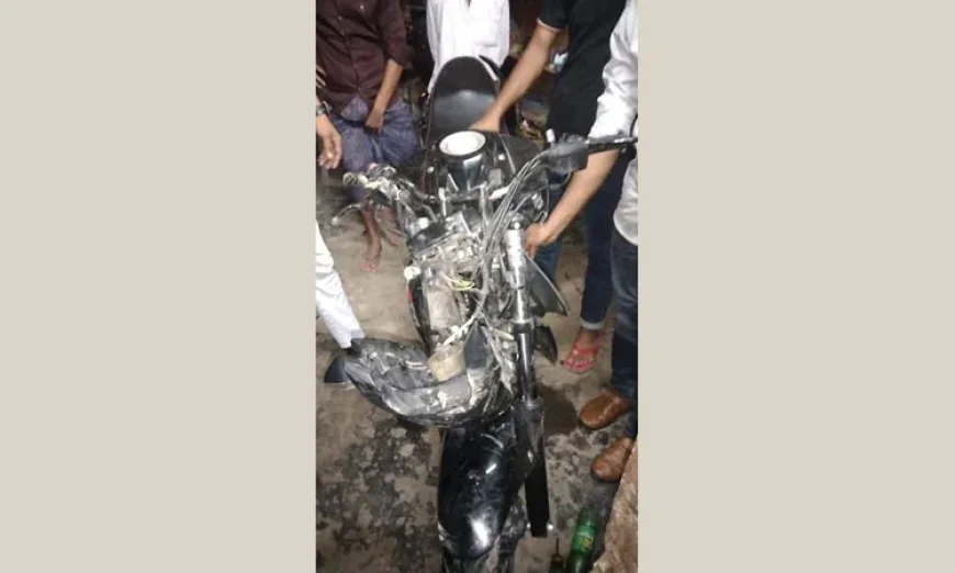 দুই মোটরসাইকেলের মুখোমুখি সংঘর্ষে ঝিনাইদহে নিহত ১, আহত ৬