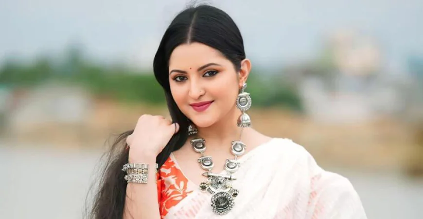 পুকুরে কাচের বাড়ি বানাচ্ছেন পরীমণি!