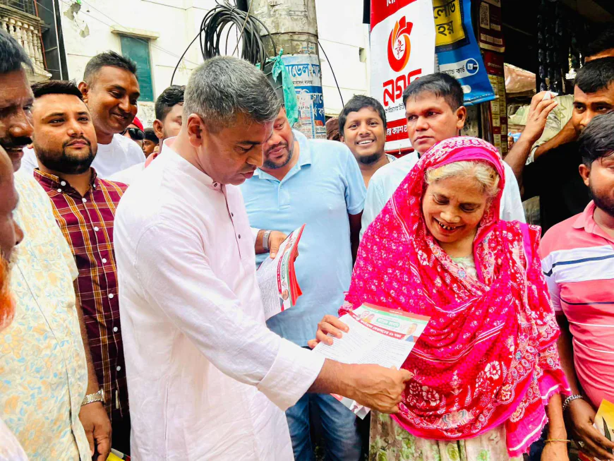 দক্ষিণখানে বিএনপির রাষ্ট্র মেরামতের ৩১ দফা প্রচারে লিফলেট বিতরণ