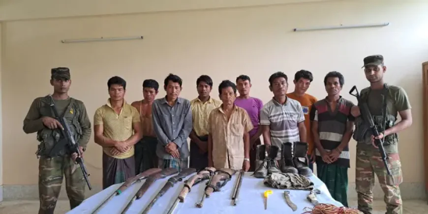 বান্দরবানে সেনা অভিযানে অস্ত্রসহ আটক ৯