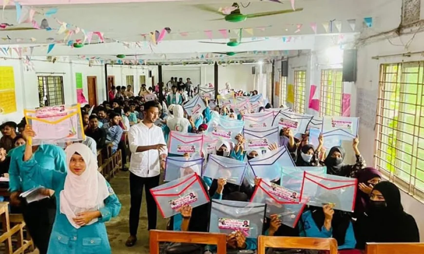 নোয়াখালীতে এইচএসসি পরীক্ষার্থীদের শিক্ষা উপকরণ বিতরণ ছাত্রদলের