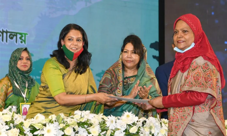 বৃক্ষরোপণ, পরিবেশ ও বন্যপ্রাণী সংরক্ষণ জাতীয় পুরস্কার প্রদান পরিবেশ উপদেষ্টার