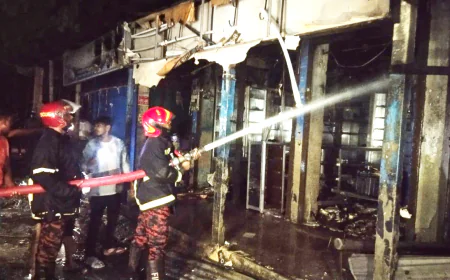 কুমিল্লার বুড়িচংয়ে ভয়াবহ অগ্নিকাণ্ডে ১০ দোকান ভস্মীভূত, কোটি টাকার ক্ষতি