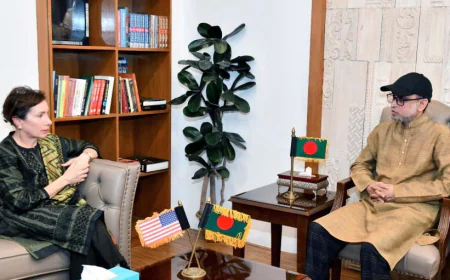 সংস্কৃতি উপদেষ্টার সাথে মার্কিন চার্জ দ্য অ্যাফেয়ার্সের সৌজন্য সাক্ষাৎ