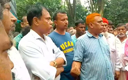 ডেইরী ফার্মে মাস্টারোল কর্মচারীদের বিক্ষোভ মিছিল