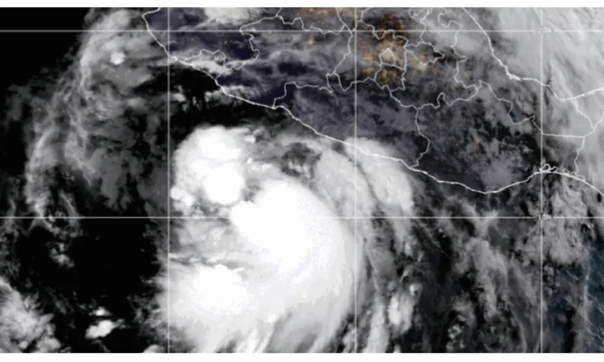 মেক্সিকোর উপকূলে ঘূর্ণিঝড় ফ্লসি শক্তিশালী হয়ে হারিকেনে পরিণত