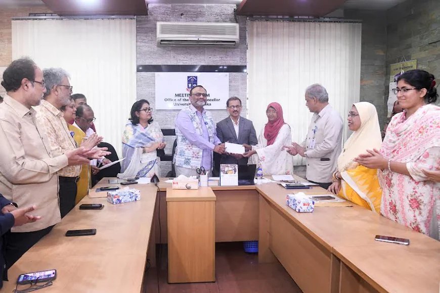 ঢাবিতে পাঁচটি ছাত্রী হলের ৫৮৩ জন শিক্ষার্থীর জন্য আপৎকালীন আর্থিক সহায়তা শুরু