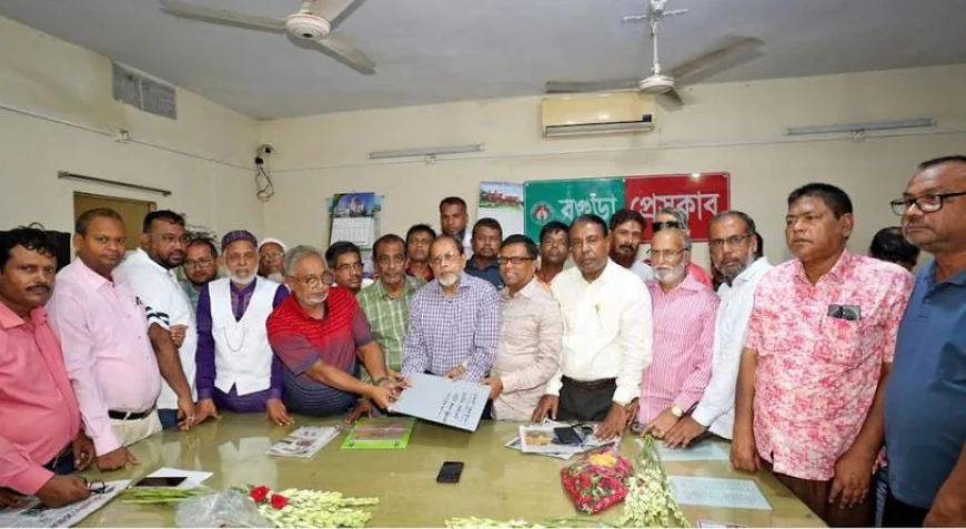 বগুড়া প্রেসক্লাব নয়া কমিটির কাছে দায়িত্ব হস্তান্তর