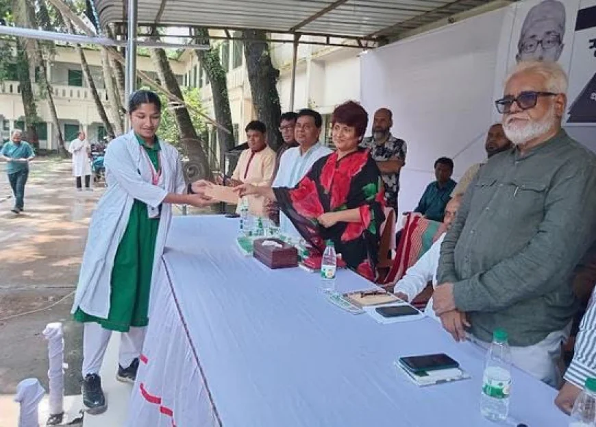 মুন্সীগঞ্জে আব্দুল হাকিম বিক্রমপুরির মৃত্যু বার্ষিকী উপলক্ষে বৃত্তি প্রদান