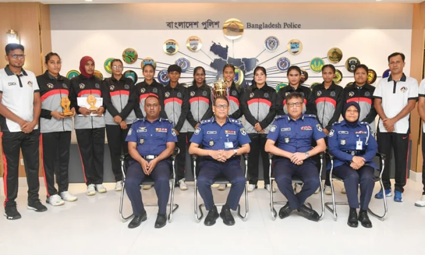 আইজিপির সাথে নারী ভলিবল দলের সৌজন্য সাক্ষাত