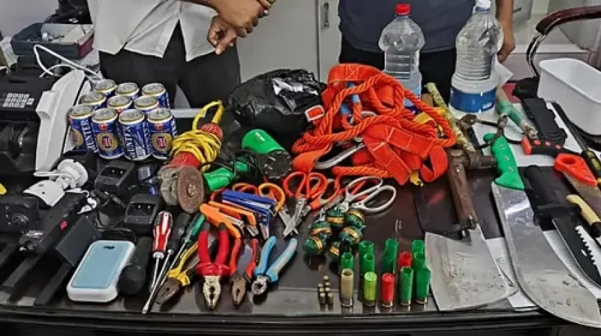 বহদ্দারহাট কাঁচাবাজারে সন্ত্রাসীদের আস্তানায় অভিযান: থানার লুটের অস্ত্র-গুলি উদ্ধার, গ্রেপ্তার ১১