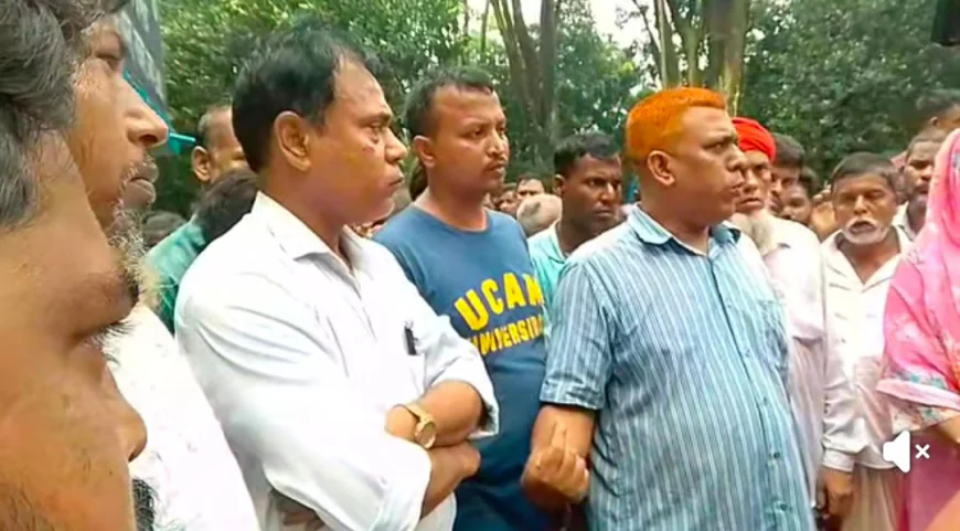 ডেইরী ফার্মে মাস্টারোল কর্মচারীদের বিক্ষোভ মিছিল