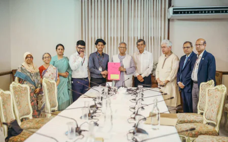 সাগর-রুনির ছেলে মেঘের হাতে পূর্বাচলে জমির দলিল তুলে দিলেন প্রধান উপদেষ্টা ইউনূস