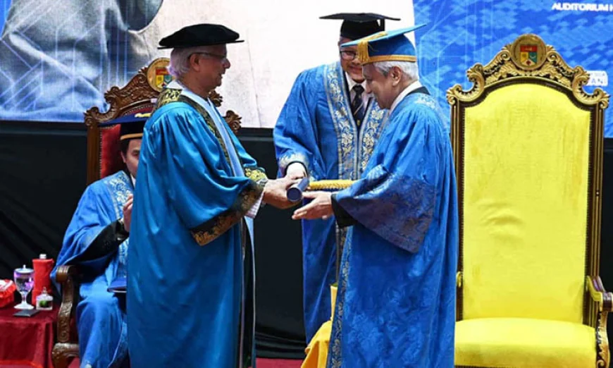 ইউকেএম থেকে সম্মানসূচক ডক্টরেট পেলেন প্রফেসর ইউনূস