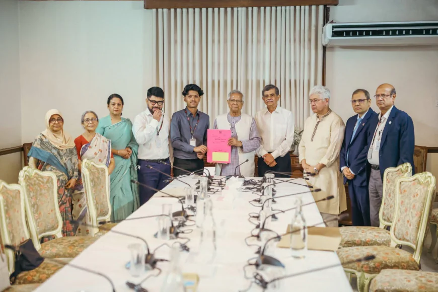 সাগর-রুনির ছেলে মেঘের হাতে পূর্বাচলে জমির দলিল তুলে দিলেন প্রধান উপদেষ্টা ইউনূস