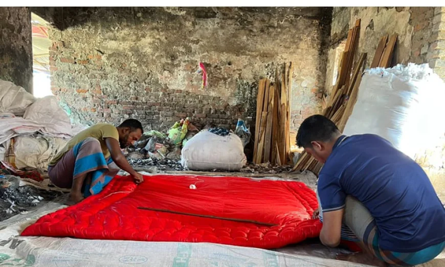 পটুয়াখালীতে দুশ্চিন্তায় লেপ-তোষক কারিগররা