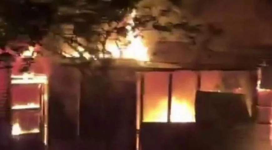 লক্ষ্মীপুরে অগ্নিকাণ্ডে ৬টি দোকান পুড়ে ছাই