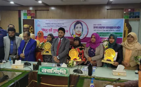 নরসিংদীতে ৫ অদম্য নারীকে সংবর্ধনা