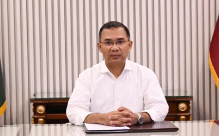 প্রধানমন্ত্রীর বিদেশে যাওয়া-আসার সময় বিমানবন্দরে থাকবেন যে ৪ জন