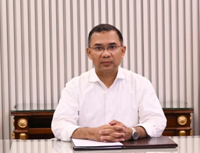 প্রধানমন্ত্রীর বিদেশে যাওয়া-আসার সময় বিমানবন্দরে থাকবেন যে ৪ জন